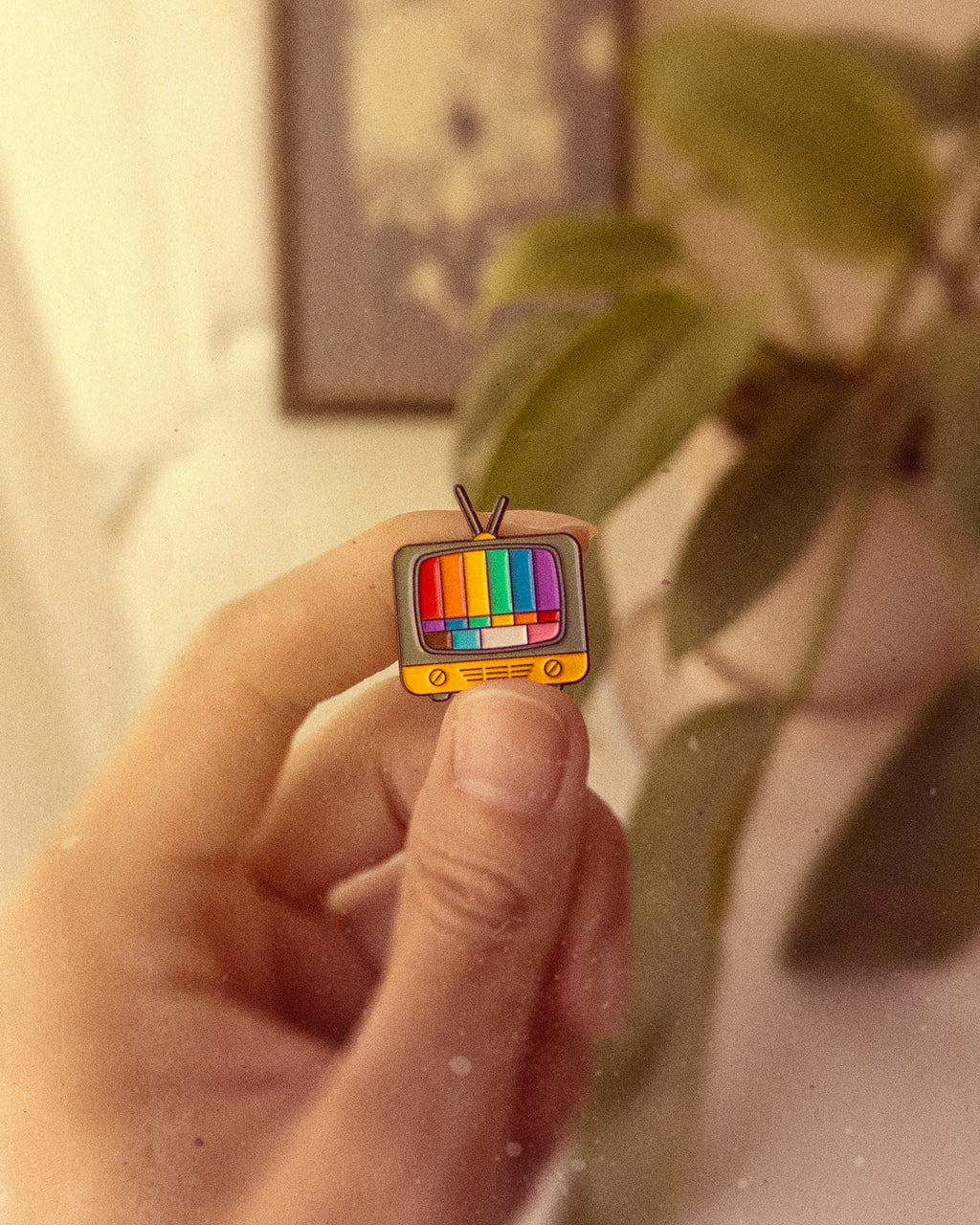 Vintage TV (rainbow)
