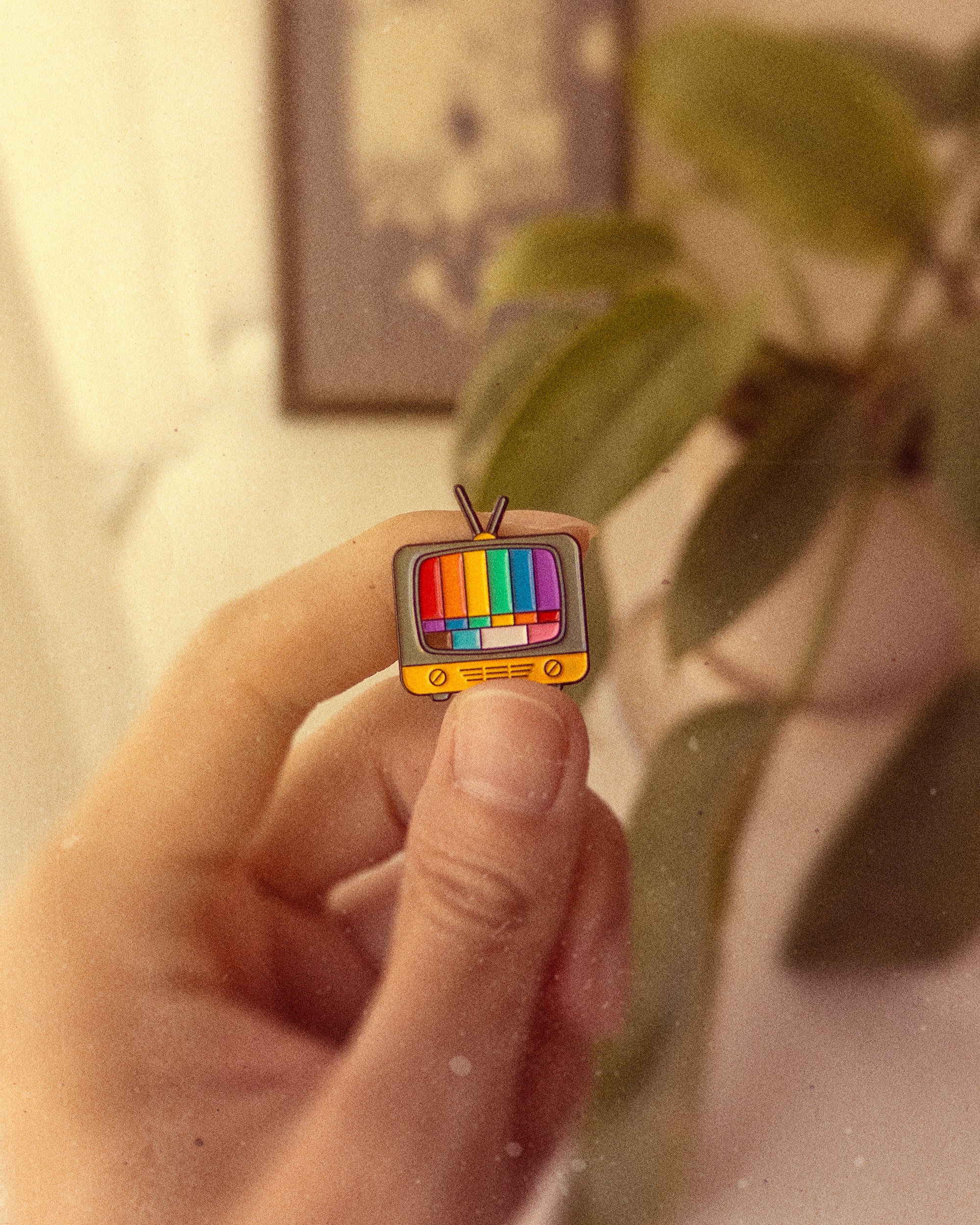 Vintage TV (rainbow)